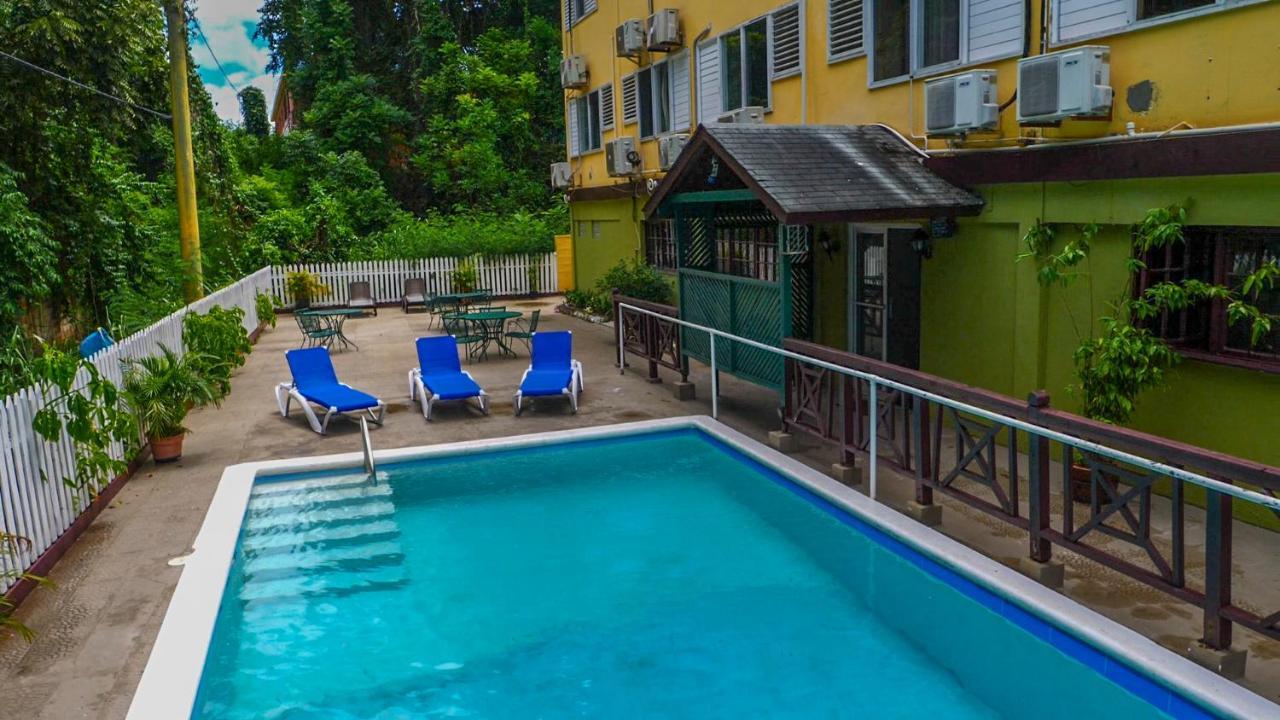 Pineapple Court Hotel Ocho Rios Dış mekan fotoğraf