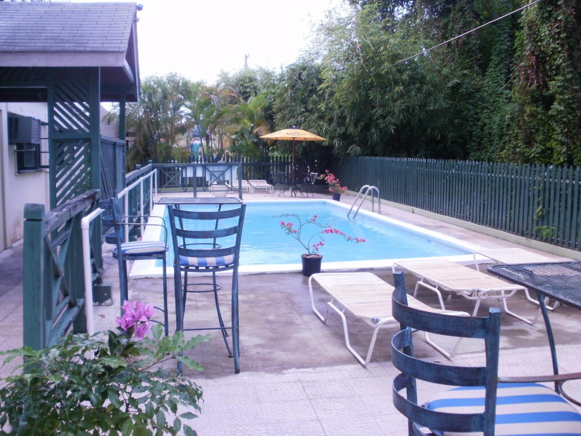 Pineapple Court Hotel Ocho Rios Dış mekan fotoğraf