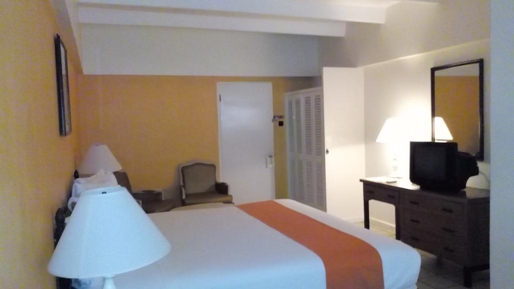 Pineapple Court Hotel Ocho Rios Dış mekan fotoğraf