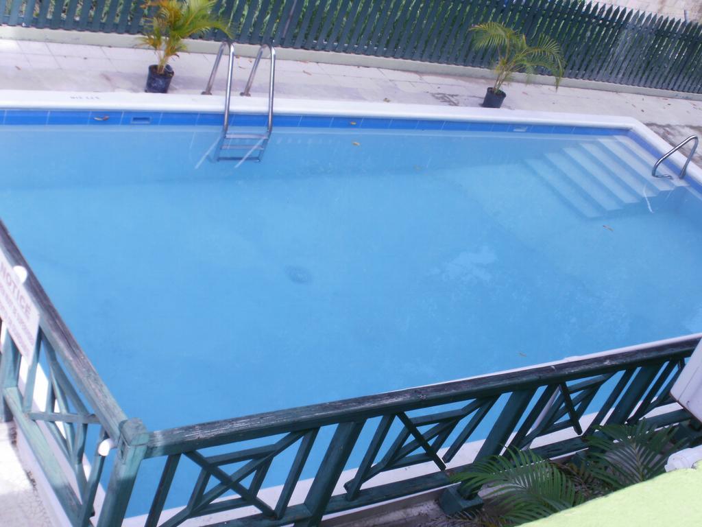Pineapple Court Hotel Ocho Rios Dış mekan fotoğraf