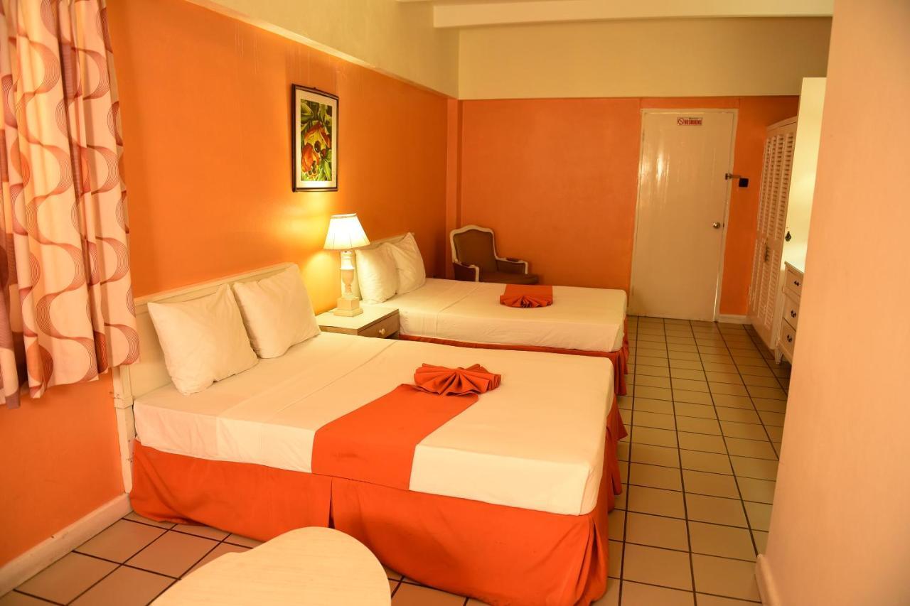 Pineapple Court Hotel Ocho Rios Dış mekan fotoğraf