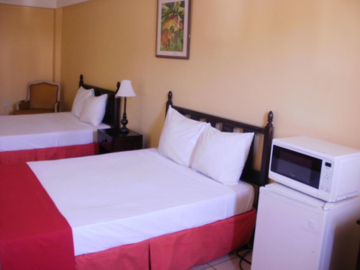 Pineapple Court Hotel Ocho Rios Dış mekan fotoğraf