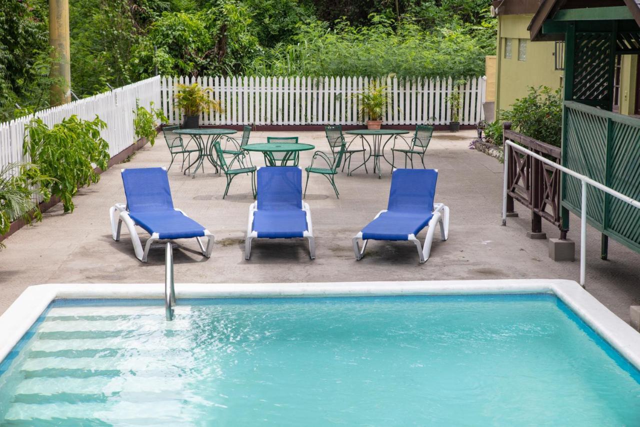 Pineapple Court Hotel Ocho Rios Dış mekan fotoğraf